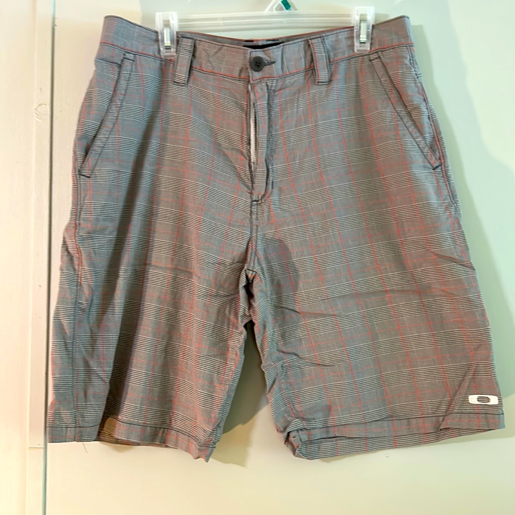 Oakley Men’s Gray Plaid Performance Shorts